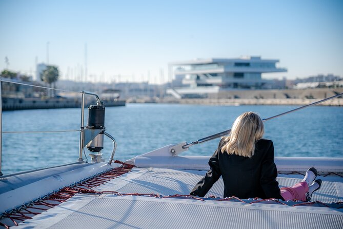 1 Hour Sailing Excursion in Valencia - Boarding and Passing Through La Marina de Valencia