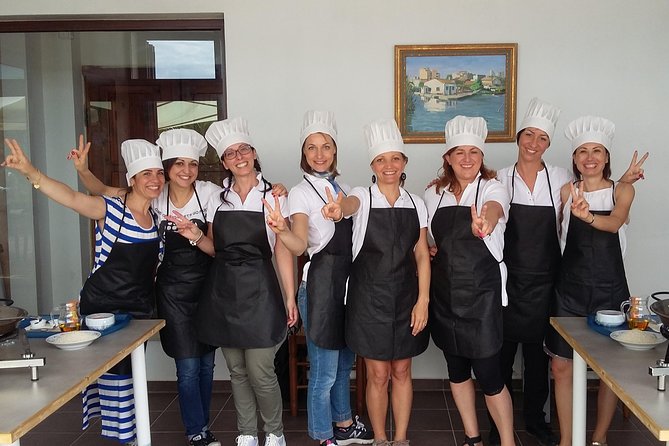 Authentic Valencian Paella Cooking Class - Tapas and Included Drinks: The Meal Is Built In Layers