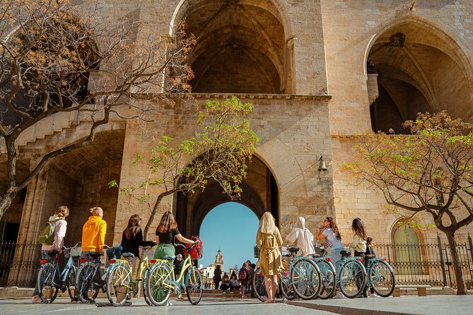 Best Bike Tour Dutch & English in Valencia - Plunging Into Modern Valencia: Oceanogràfic and City of Arts and Sciences