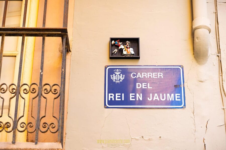 Best Street Art in Valencia Walking Tour - Meeting at Torres de Serranos, then training your eyes fast