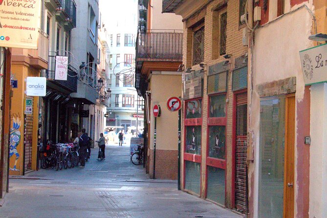 Between Two Gates: A Self-Guided Audio Tour in Valencia - Royal Basilica, Valencia Cathedral, and San Nicolás de Bari and San Pedro Mártir, seen from the outside