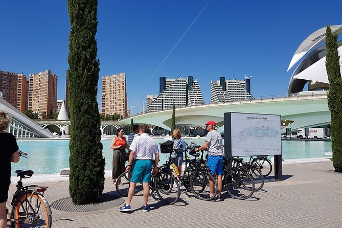 Bike tour with city guide from old to new - Annick’s Guide Style Is the Real Secret Sauce