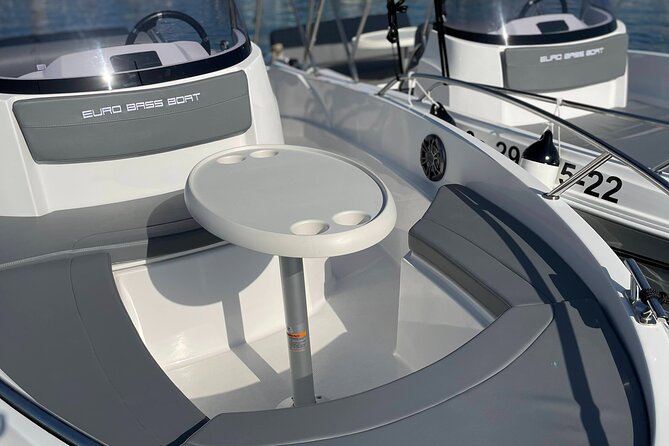 Boat Rental Without License in La Marina de Valencia - Steering Your Own Boat in Valencia Without a License