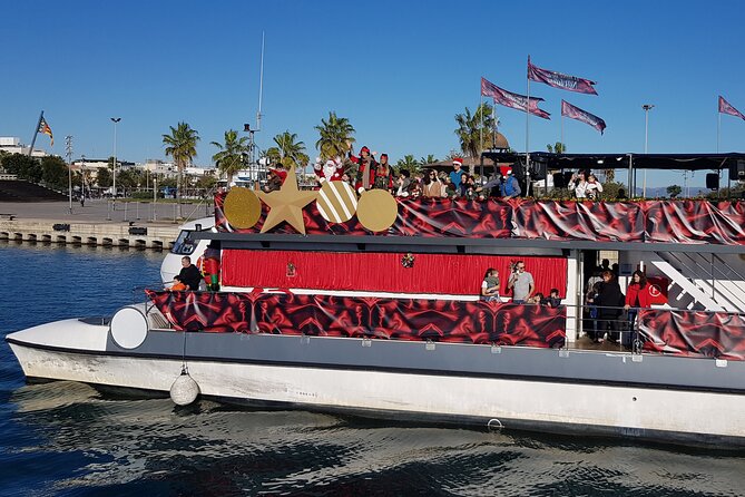 Christmas Boat Experience in Valencia - The short navigation along the Port of Valencia and the Grinch cameo