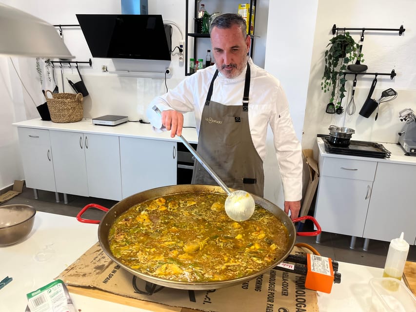 Class of Valencian Paella with welcome drinks and tapas - Key reasons this paella class can be worth your time