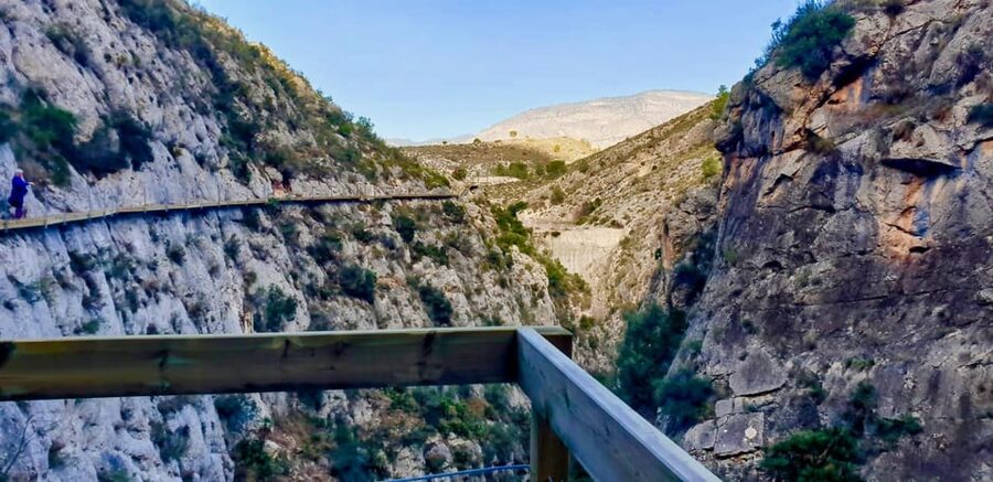 Costa Blanca: Visit Relleu and its “Caminito del Rey” - The Pasarela de Relleu walk: hanging platform views and a glass-bottom moment