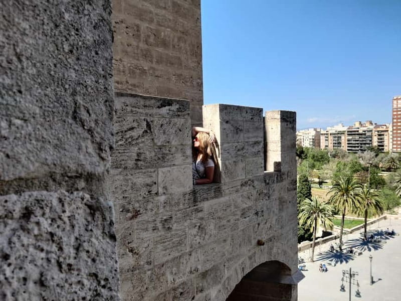 Discover Valencia yourself with a Playful walking tour! - What You Actually Do: Riddles, Quizzes, and Creative Tasks