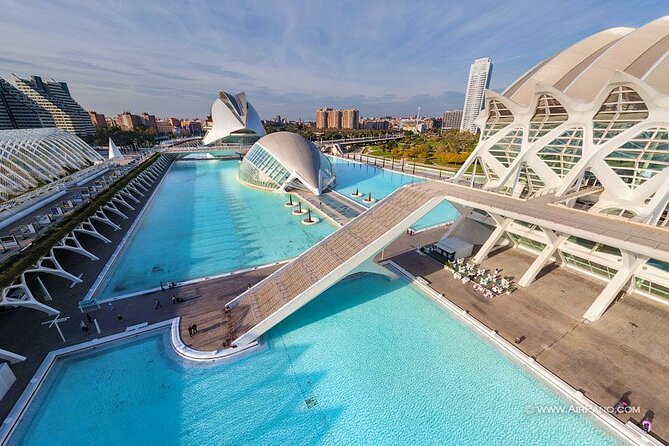 e-Scavenger hunt Valencia: Explore the city at your own pace - San Nicolás de Bari and San Pedro Mártir: a Valencian Gothic parish church stop