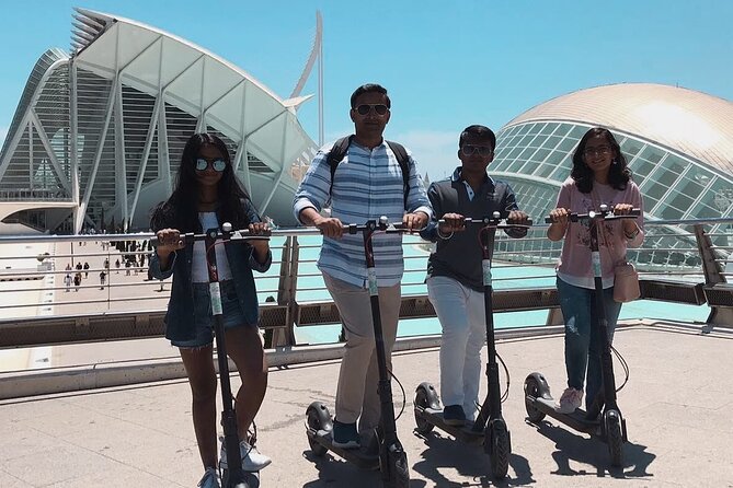 E-scooter City of Arts and Sciences Private Tour - Jardín del Turia: the urban park stop that connects nature and city life