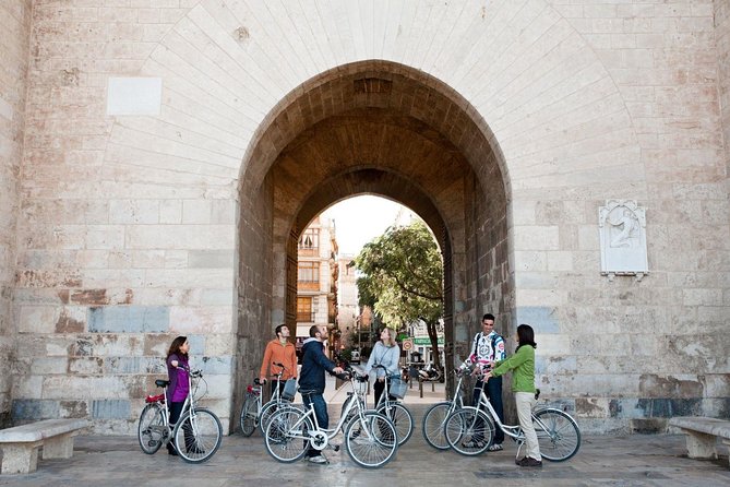Essential Valencia by Bike | Discover the City’s Best in One Ride - Turia Gardens: where Valencia’s bike tour becomes easy sightseeing