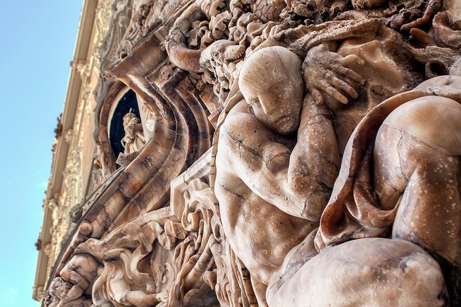 Essentials of Valencia and its World Heritage Sites - Placa de l’Ajuntament and Ajuntament de Valencia, with Fallas context