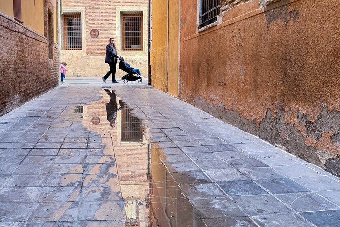 Excellent Private Photography Walking Tour & Workshop in Valencia - A private photo workshop that turns Valencia into training grounds