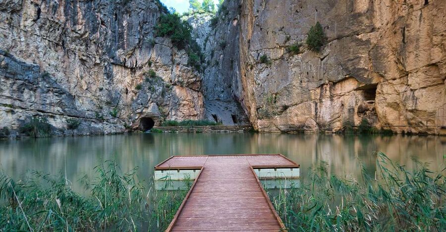 From Costa Blanca: Chulilla and the Hanging Bridges Day Trip - Meeting point at Puerta de Serranos, and how the day is paced