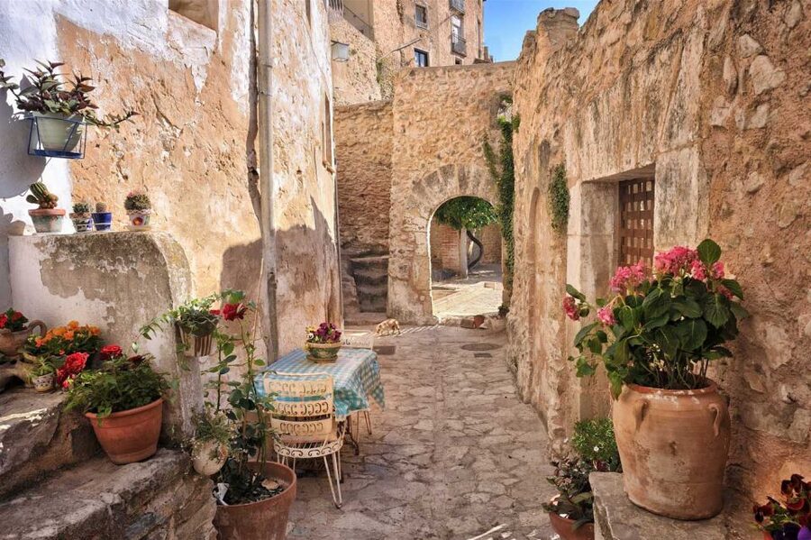 From Valencia: Bocairent and Covetes dels Moros Day Trip - Meeting Point and How the Day Starts in Valencia