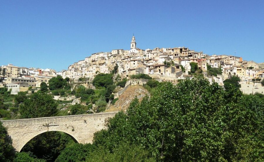 From Valencia: Bocairent and Covetes dels Moros Day Trip - Tastings of Herbero and Pericana Liqueur