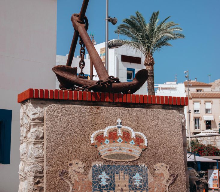From Valencia: Day Trip to Peñiscola with Castle Visit - Casa de las Conchas and the Renaissance streets you can shop in