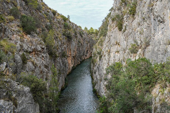 From Valencia: Hiking and Hanging Bridge Adventure in Chulilla - Castillo de Chulilla: The View Stop That Turns Walking into a Story