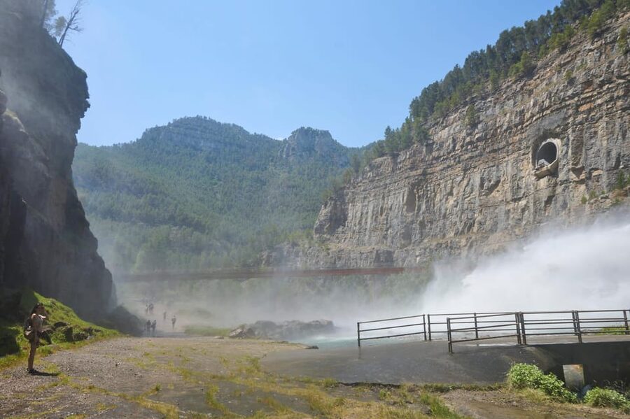 From Valencia: Montanejos Tour with Guided Hike - Fuente de los Baños Springs: Warm Water, River Views, and the Abu-Zayd Legend