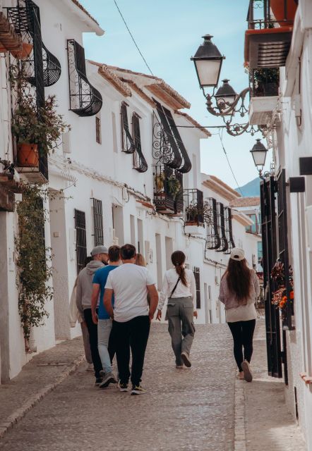 Full Day Tour to Altea, Benidorm & Villajoyosa from Valencia - Villajoyosa: the chocolate museum, tasting, and that beachside color