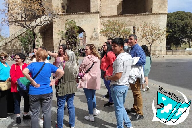 Games and History Walking Tour in the Center of Valencia - Estacio del Nord and Plaza del Ayuntamiento: your first real puzzles