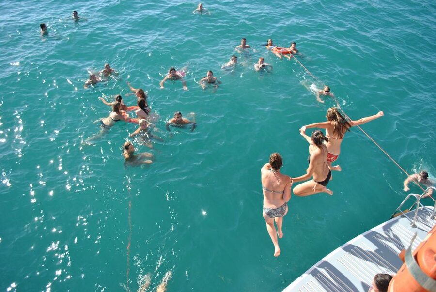 Gandía: Only Adults Boat Party with swim & optional meal - Adult-Only Catamaran in Gandia: The Feel of the Day