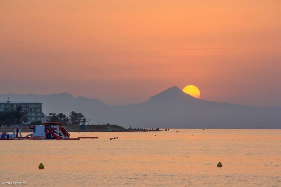 Gandia: Sunset at sea from Gandia - How the BORAMAR Sunset Cruise Works (From Wooden Shed to Sea)