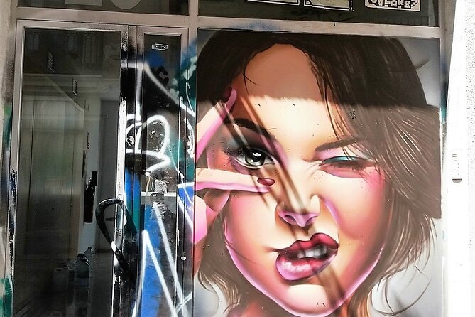 Grafiti tour and Carmen Quarter - Ruta Grafitis in El Carmen: where the city turns into an open-air gallery
