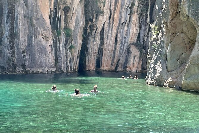 Hiking in Montanejos and swim in Thermal Springs - OFFICIAL GUIDE - The first climb: ascending the Maimona ravine rock walls