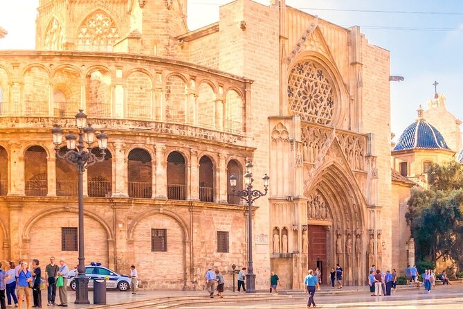 In Love with Valencia: A Self-Guided Tour of its Landmarks - Starting at Pça. de la Reina, then getting oriented fast