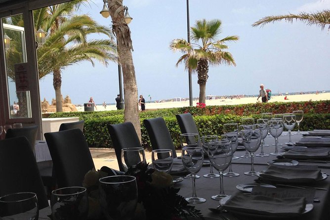 Lladro Factory Visit and Paella Lunch at the Beach - When lunch service gets weird: how to handle it