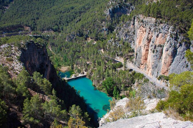 Montanejos Hiking Tour & Thermal Pools from Valencia - Group size and the feel of the day: lively, sometimes busy