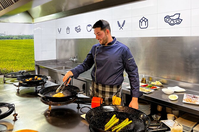 Paella Cooking Class, Wine Tasting & Central Market in Valencia - Why this Valencian paella experience starts at Mercat Central