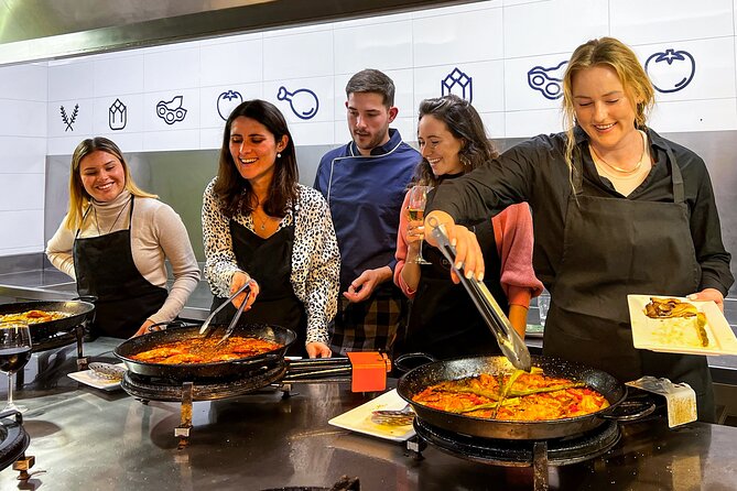 Paella Cooking Class, Wine Tasting & Central Market in Valencia - Timing and market closure: how to avoid the most common disappointment