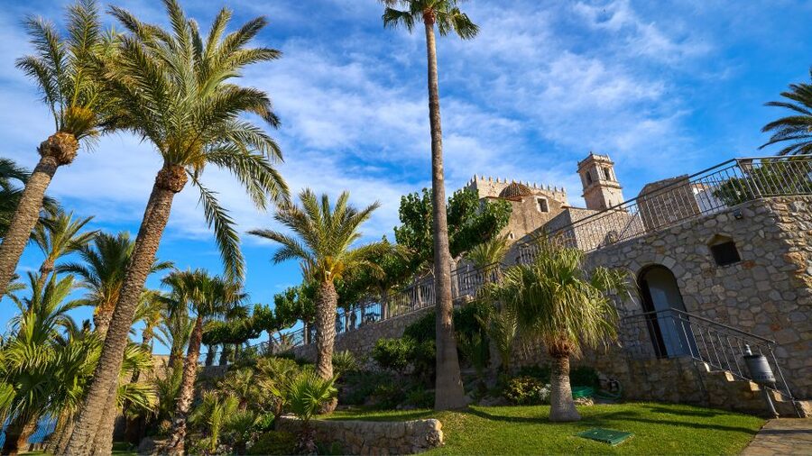 Peñiscola: Castle & Walled City Spanish Guided Tour - Entering Peñíscola Castle: Knights Templar to Papa Luna