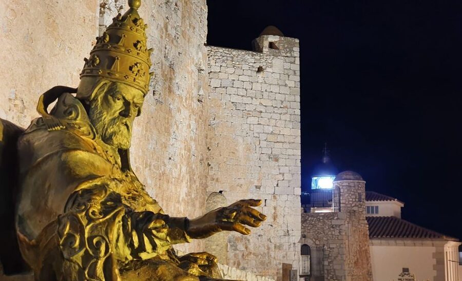 Peñíscola: Secrets of Peñíscola Night Tour - Where You Start in the Old Town (Calle Jardín and Chringuito de Pepe)