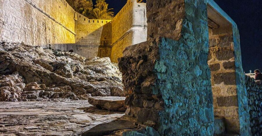 Peñíscola: Secrets of Peñíscola Night Tour - Night Walking in the Walled Town: The Pace and the Mood