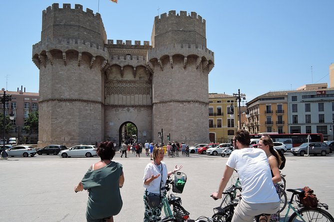 Private tour of the old city of Valencia - The bike segment from old Valencia to the newer city areas