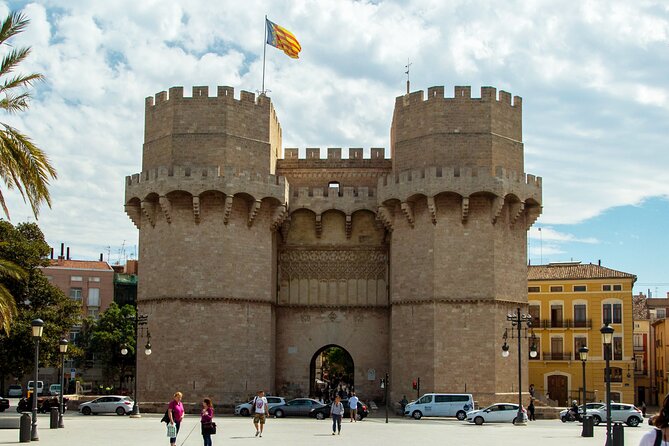 PRIVATE Walking Tour Historical Center with Local Expert - Stop 2: La Lonja de la Seda, UNESCO Gothic architecture made human