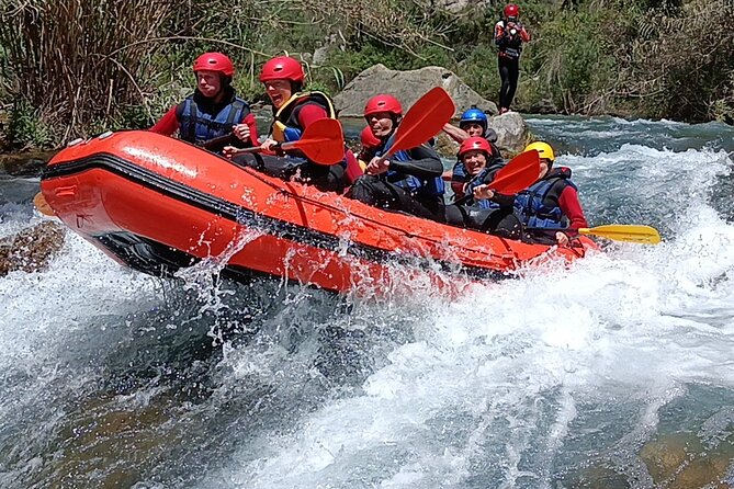Rafting white water in Montanejos 1h Valencia - From Fuente de los Baños to Canyon Rapids: What the Day Actually Feels Like