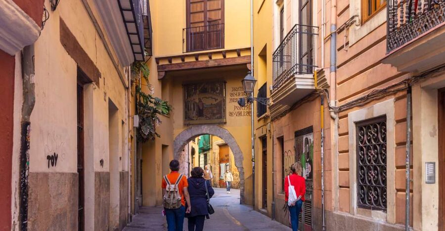 Small-Group Medieval Valencia Walking Tour - Licensed Guide - Tracing centuries on foot, from Roman ruins to silk wealth