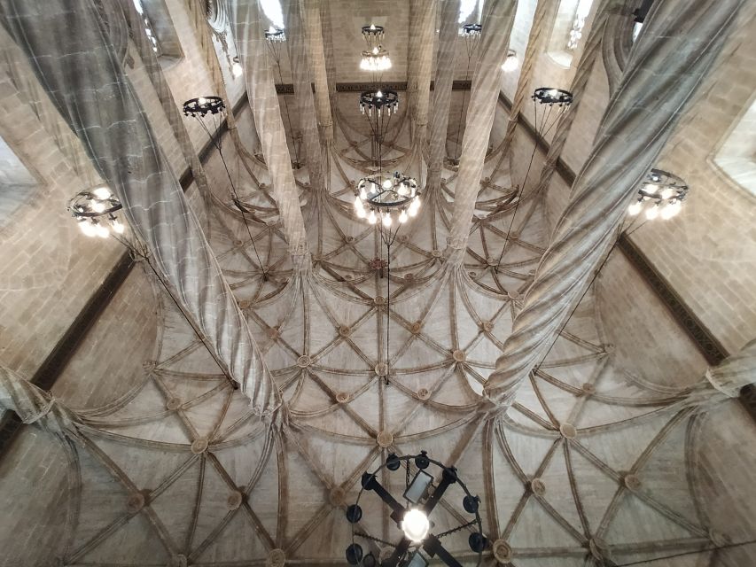 Small-Group Medieval Valencia Walking Tour - Licensed Guide - Llotja de Mercaders (Llotja de la Seda): the silk story with real scale