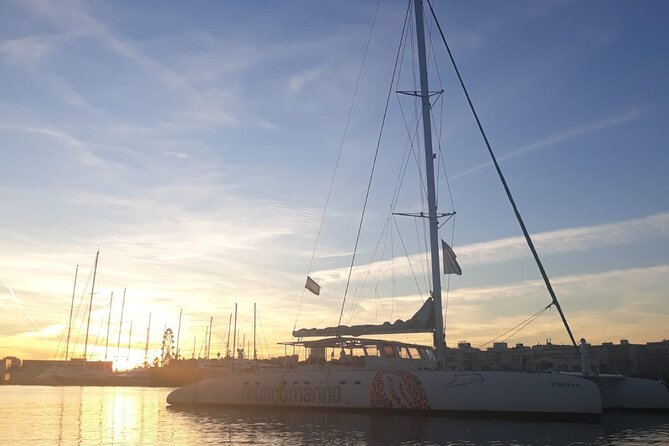 Sunset in Valencia from the Catamaran Mundo Marino - Malvarrosa shoreline walk and La Marina passage: the two moments you’ll notice