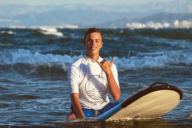 Surf lesson on Valencia beach - Finding the Meeting Point Near C. Marina Real Juan Carlos I
