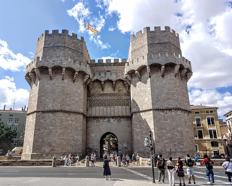 TAPAS GASTRONOMIC TOUR - Plaza Redonda tapas break: classic city flavor in a scenic setting
