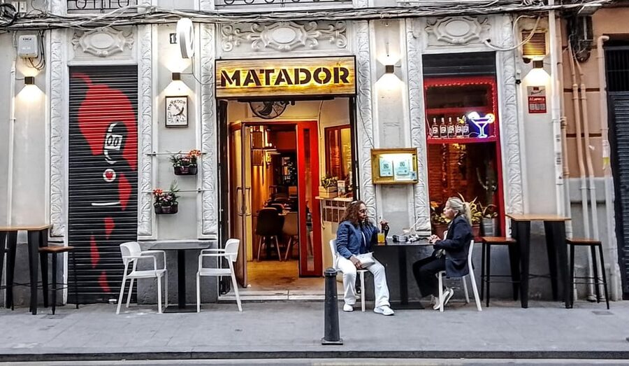 TAPAS GASTRONOMIC TOUR - The Llotja de la Seda stretch: scenic views that make the walking worth it