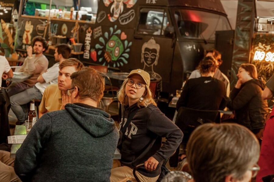 The Biggest Pub Quiz in Valencia - Street-food in the middle of the trivia: snack, budget, repeat