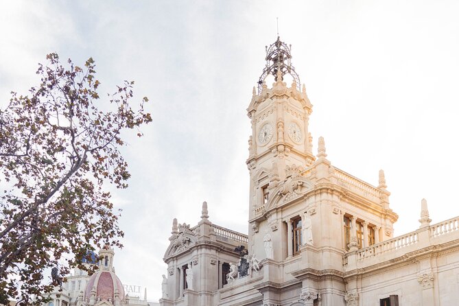 The Essentials of Valencia in a Guided Tour - Stop 1: Torres dels Serranos, the gate that sets the tone