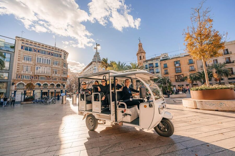 Valencia 1 hour by TukTuki: Essential and Private Tour - Mercado de Colón: Closing on Food, Craft, and Everyday Life