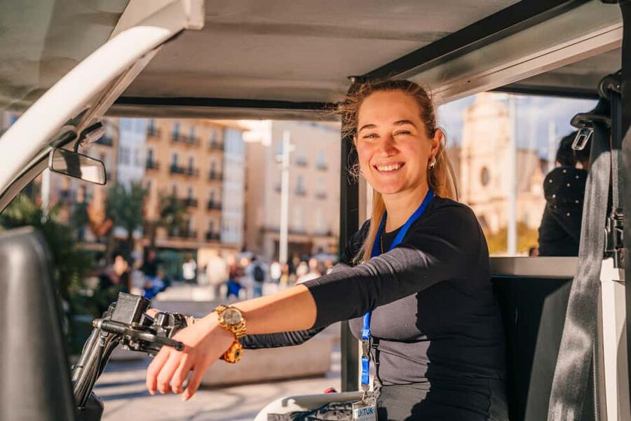 Valencia: 2-hour City Highlights Guided Tuk-Tuk Tour - The Central Market and Torres de Quart, finishing with historic anchors