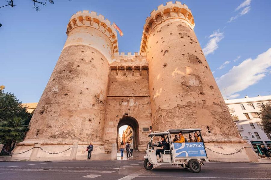 Valencia: 2-hour City Highlights Guided Tuk-Tuk Tour - How the private format changes what you get in 2 hours